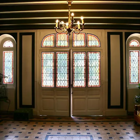 Chateau De Peyronnenc Bed and breakfast Montpezat-de-Quercy