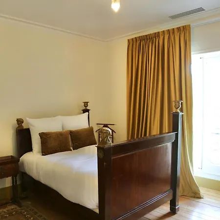 Chateau De Peyronnenc Bed and breakfast *