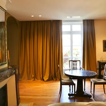Chateau De Peyronnenc Bed and breakfast *