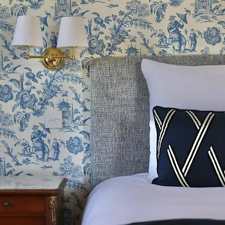 Chateau De Peyronnenc Bed and breakfast