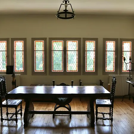 Chateau De Peyronnenc Bed and breakfast Montpezat-de-Quercy
